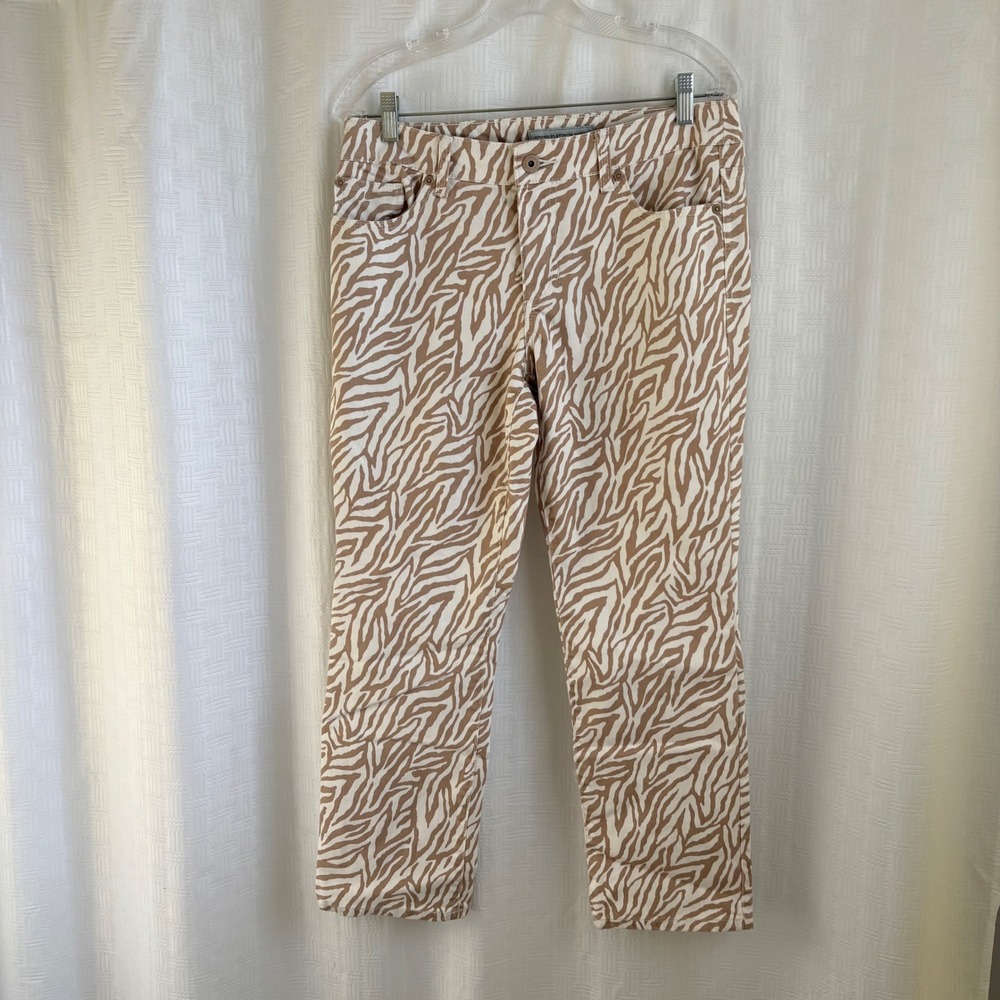 Chicos Platinum Denim Ultimate Fit Zebra Print Jeans Tan White Size 0.5 US 6